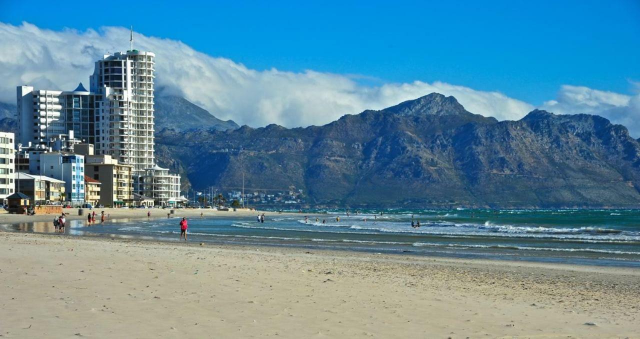 Beachfront Apartment Strand Western Cape Cape Town Bagian luar foto